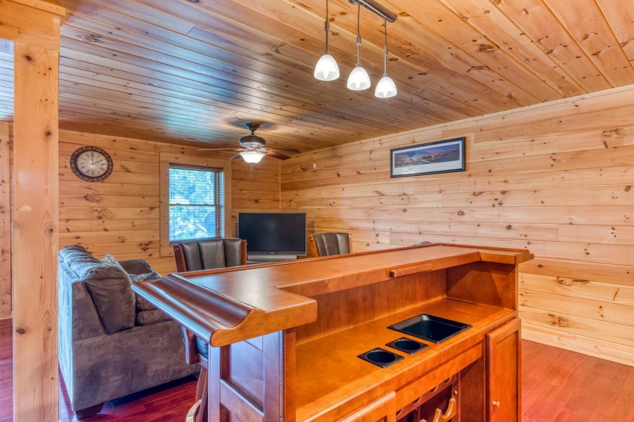Majestic Lakefront Lodge Сивиървил Екстериор снимка