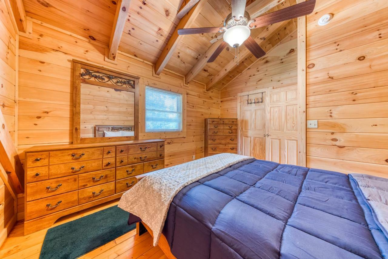 Majestic Lakefront Lodge Сивиървил Екстериор снимка