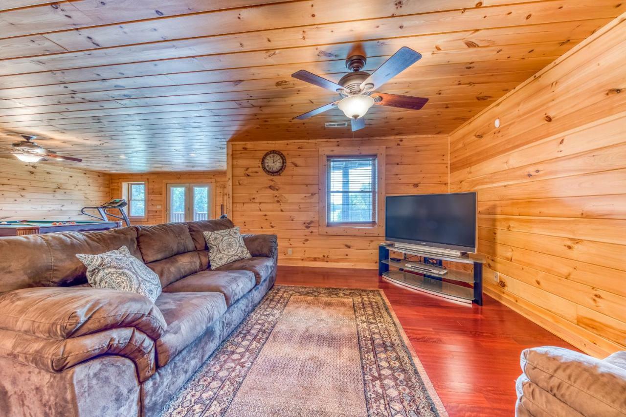 Majestic Lakefront Lodge Сивиървил Екстериор снимка