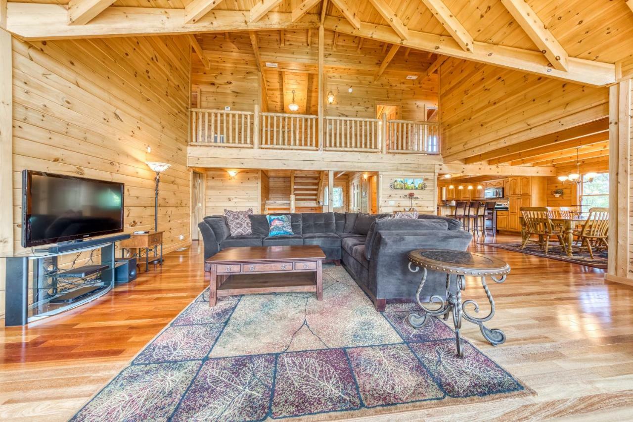 Majestic Lakefront Lodge Сивиървил Екстериор снимка