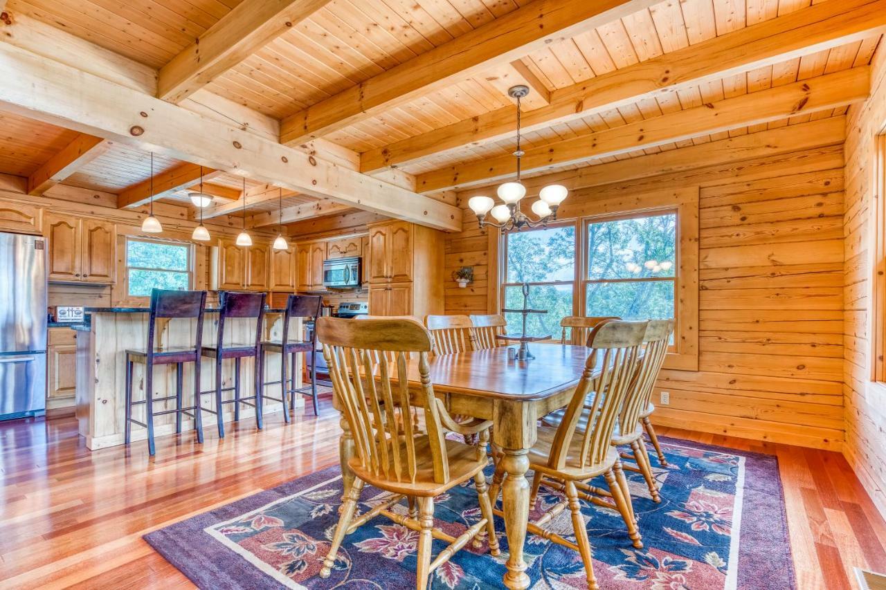 Majestic Lakefront Lodge Сивиървил Екстериор снимка