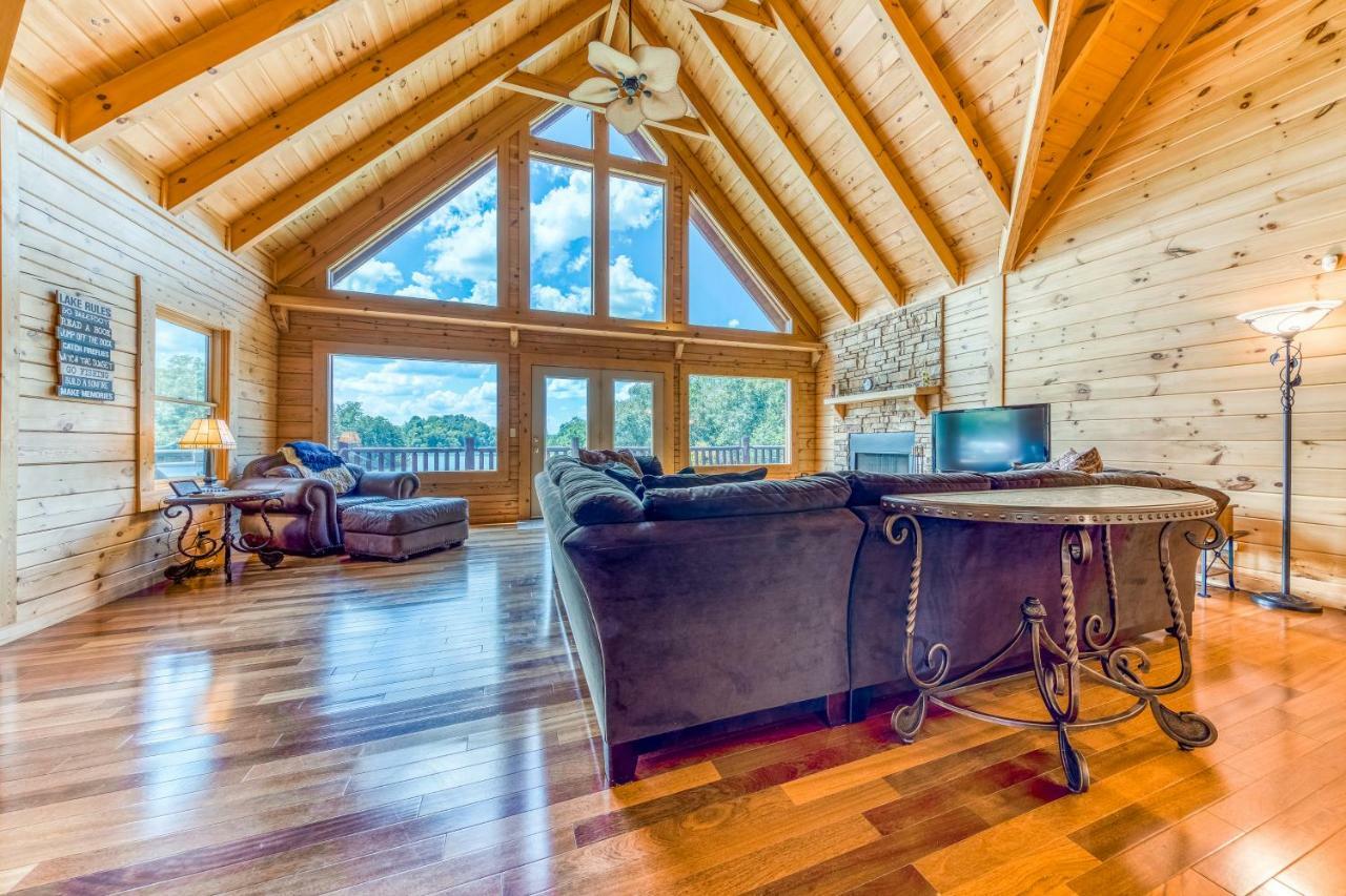 Majestic Lakefront Lodge Сивиървил Екстериор снимка