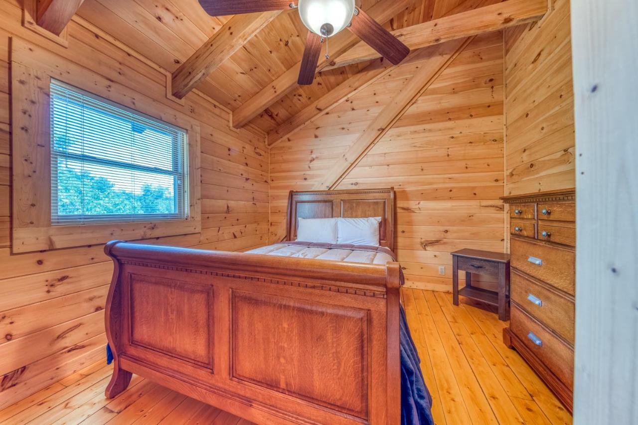 Majestic Lakefront Lodge Сивиървил Екстериор снимка