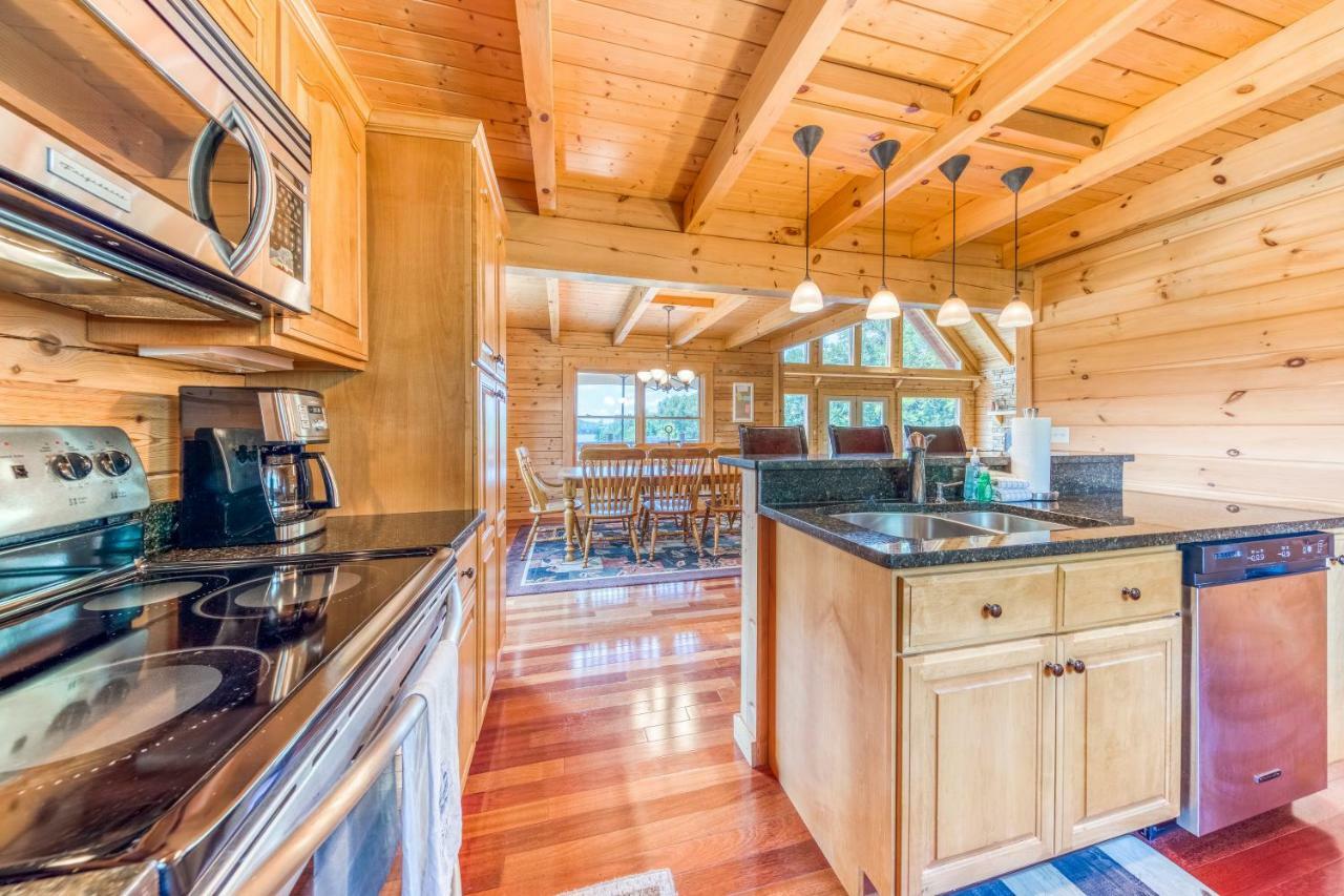 Majestic Lakefront Lodge Сивиървил Екстериор снимка