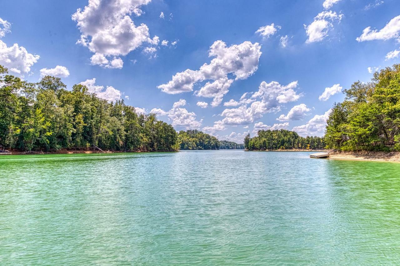 Majestic Lakefront Lodge Сивиървил Екстериор снимка