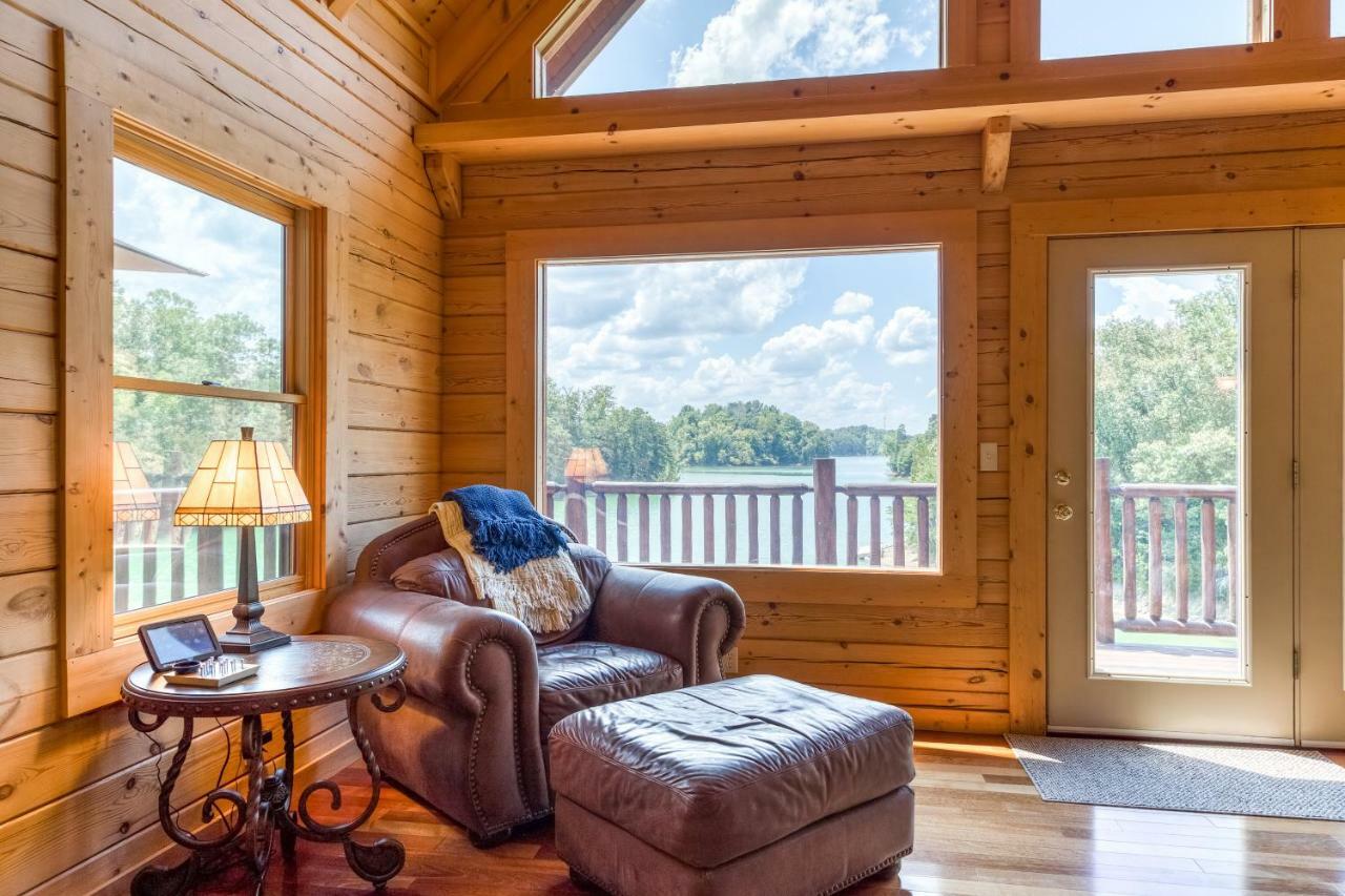 Majestic Lakefront Lodge Сивиървил Екстериор снимка
