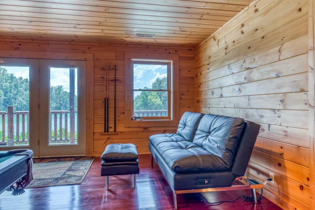 Majestic Lakefront Lodge Сивиървил Екстериор снимка