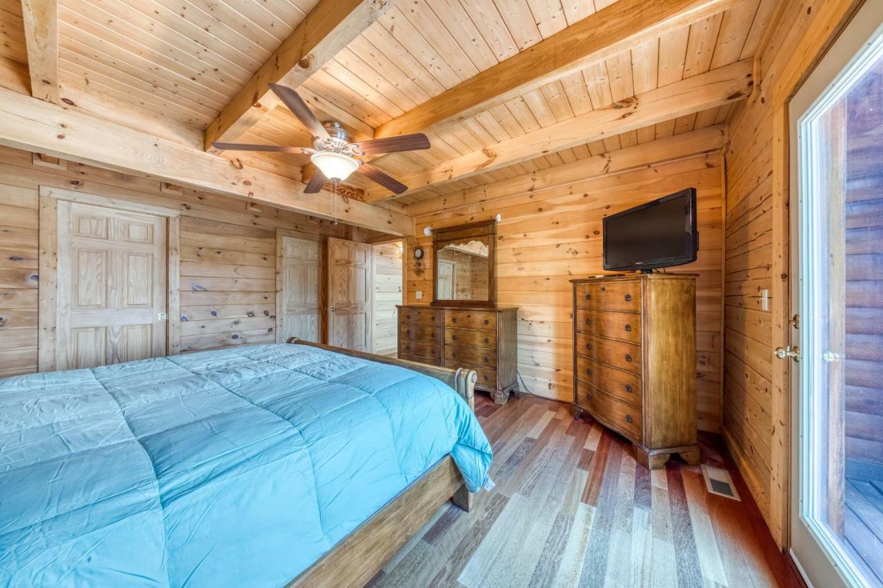 Majestic Lakefront Lodge Сивиървил Екстериор снимка