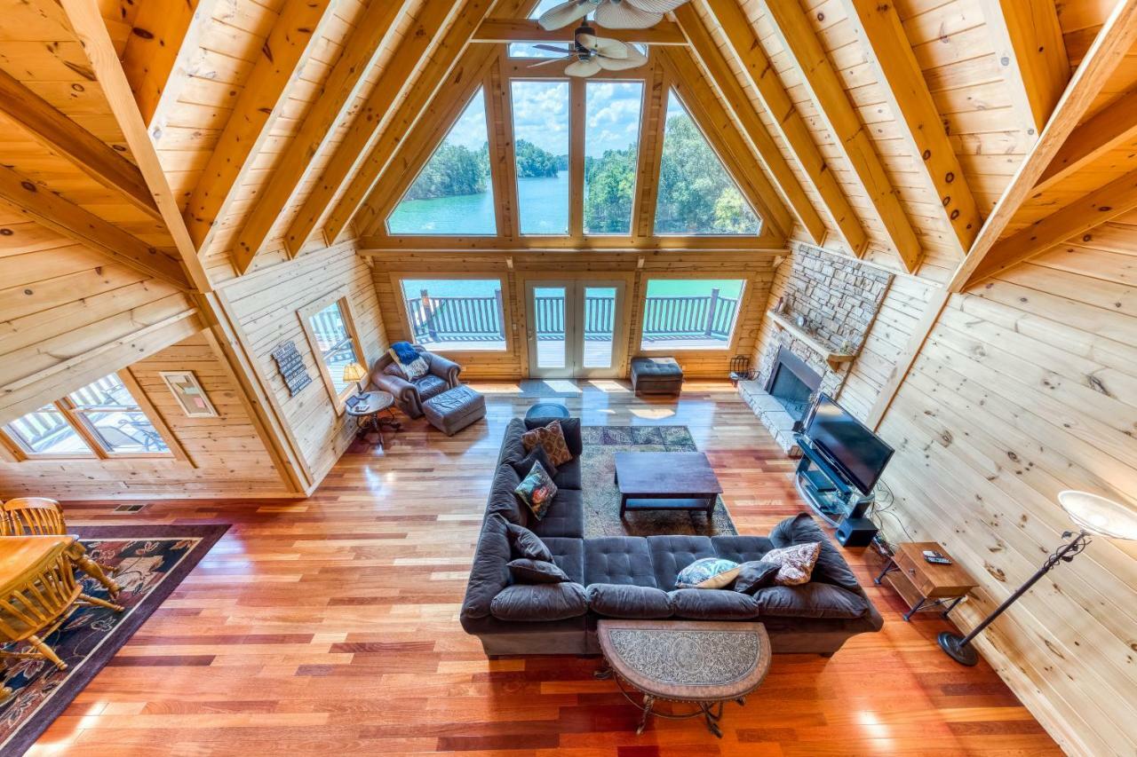 Majestic Lakefront Lodge Сивиървил Екстериор снимка