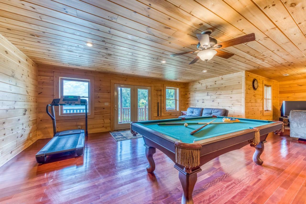 Majestic Lakefront Lodge Сивиървил Екстериор снимка
