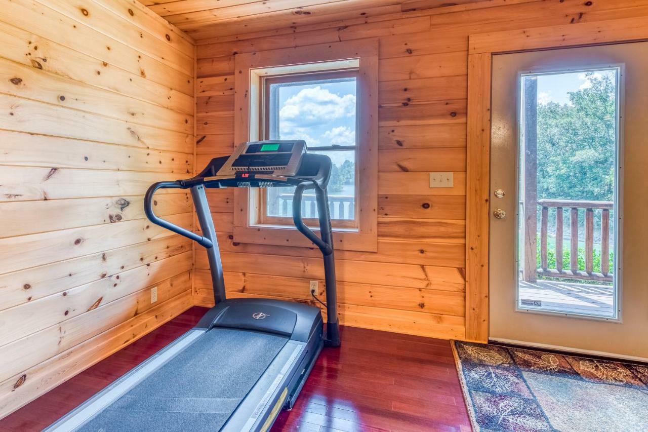 Majestic Lakefront Lodge Сивиървил Екстериор снимка