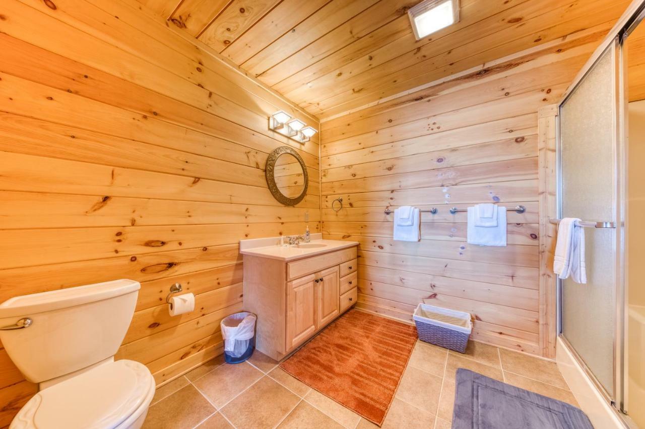 Majestic Lakefront Lodge Сивиървил Екстериор снимка