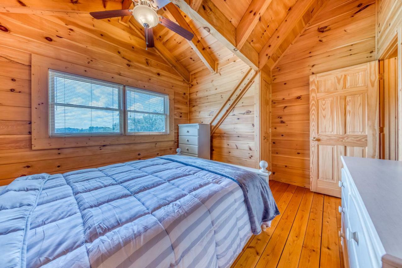 Majestic Lakefront Lodge Сивиървил Екстериор снимка