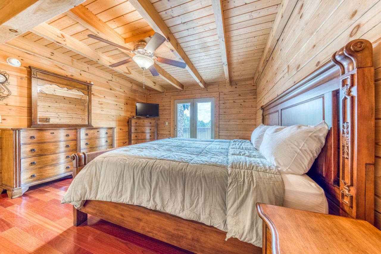 Majestic Lakefront Lodge Сивиървил Екстериор снимка