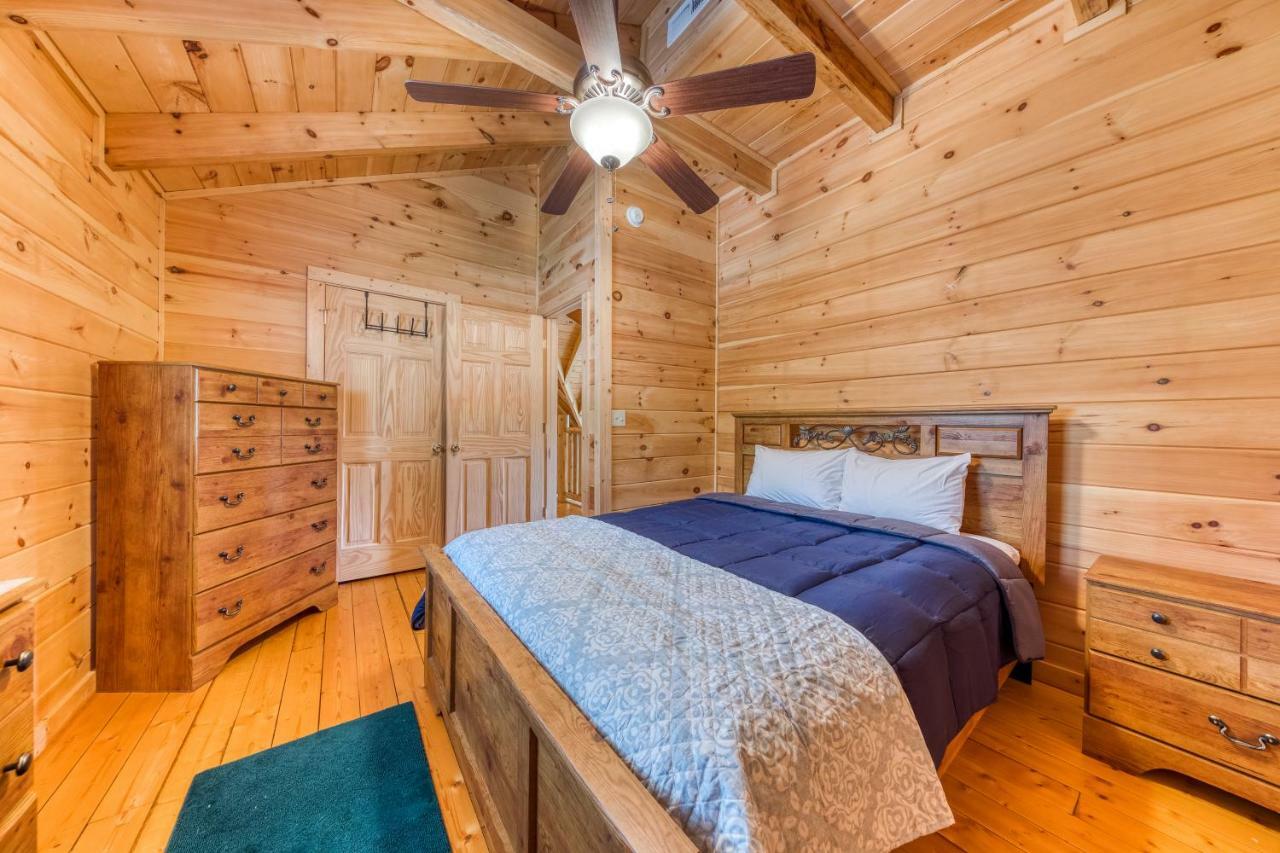 Majestic Lakefront Lodge Сивиървил Екстериор снимка