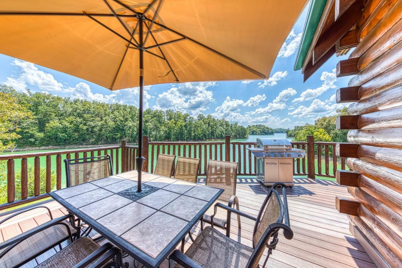 Majestic Lakefront Lodge Сивиървил Екстериор снимка