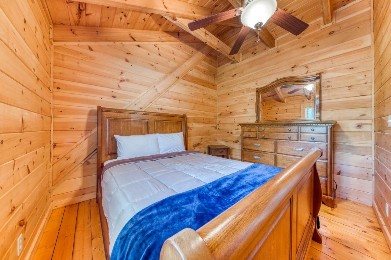 Majestic Lakefront Lodge Сивиървил Екстериор снимка