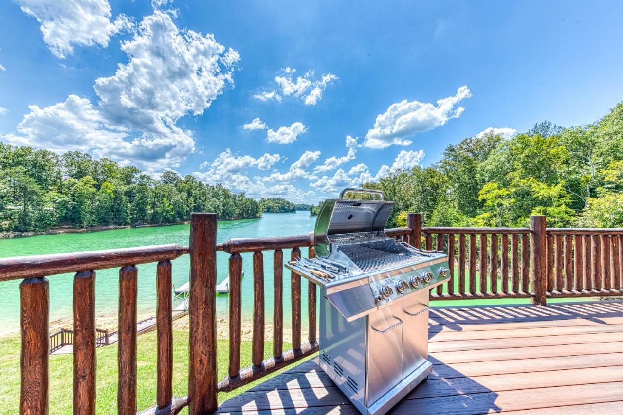 Majestic Lakefront Lodge Сивиървил Екстериор снимка