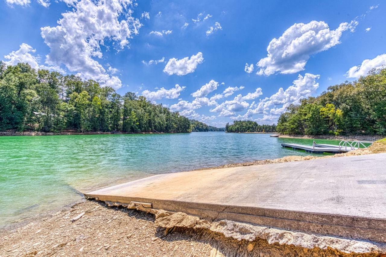 Majestic Lakefront Lodge Сивиървил Екстериор снимка