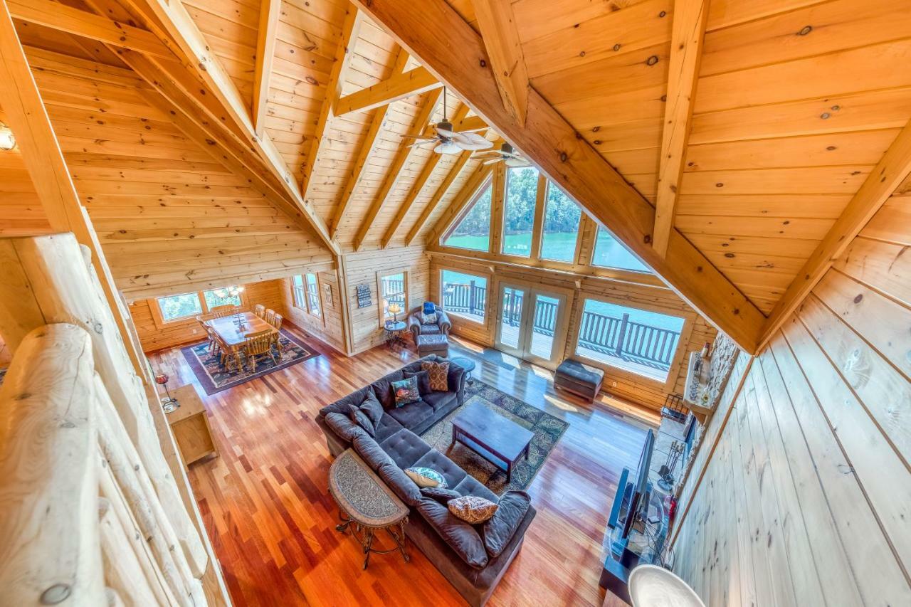 Majestic Lakefront Lodge Сивиървил Екстериор снимка