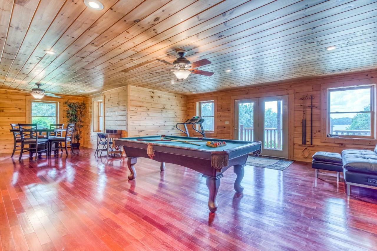 Majestic Lakefront Lodge Сивиървил Екстериор снимка